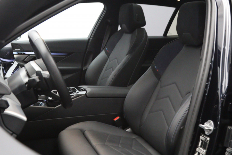 BMW i5 Touring eDrive40 M Sport Edition 84 kWh 340 PK, SOH 97 %, Panoramadak, Trekhaak, 360 Camera, H/K Sound,