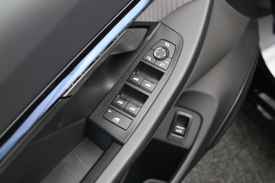 BMW i5 Touring eDrive40 M Sport Edition 84 kWh 340 PK, SOH 97 %, Panoramadak, Trekhaak, 360 Camera, H/K Sound,