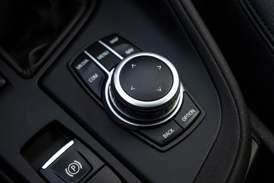 BMW X1 xDrive25e Executive BLACK LINE / CAMERA / CARPLAY / HEAD UP DISPLAY / LEDER / LED / CRUISE CONTROLE / STOELVERWARMING