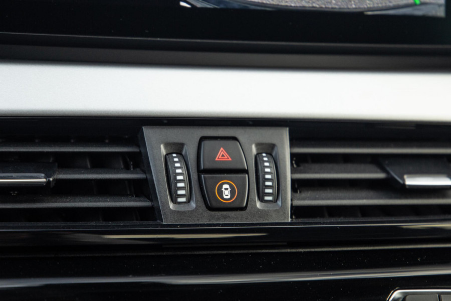 BMW X1 xDrive25e Executive BLACK LINE / CAMERA / CARPLAY / HEAD UP DISPLAY / LEDER / LED / CRUISE CONTROLE / STOELVERWARMING