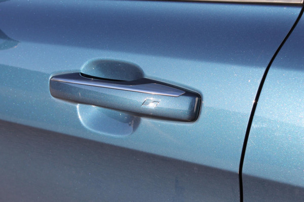 Lynk & Co 01 /360 Camera/ Adaptieve cruise control/ Elektrische stoelen/ BLIS/ Stoelverwarming/ Elektrische achterklep/ Climate control/ Parkeersensoren met camera/ Regensensor/ Keyless entry