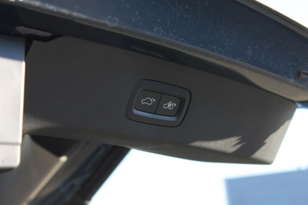 Lynk & Co 01 /360 Camera/ Adaptieve cruise control/ Elektrische stoelen/ BLIS/ Stoelverwarming/ Elektrische achterklep/ Climate control/ Parkeersensoren met camera/ Regensensor/ Keyless entry