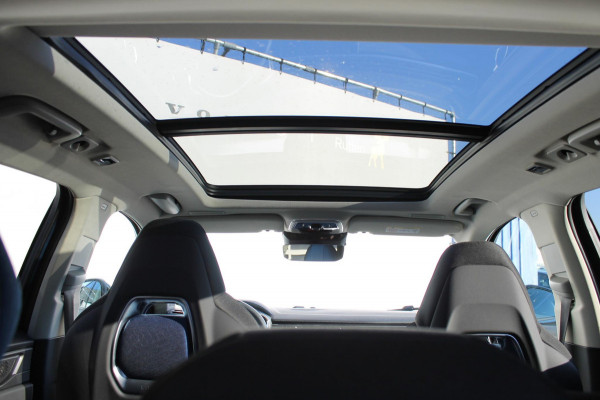 Lynk & Co 01 /360 Camera/ Adaptieve cruise control/ Elektrische stoelen/ BLIS/ Stoelverwarming/ Elektrische achterklep/ Climate control/ Parkeersensoren met camera/ Regensensor/ Keyless entry