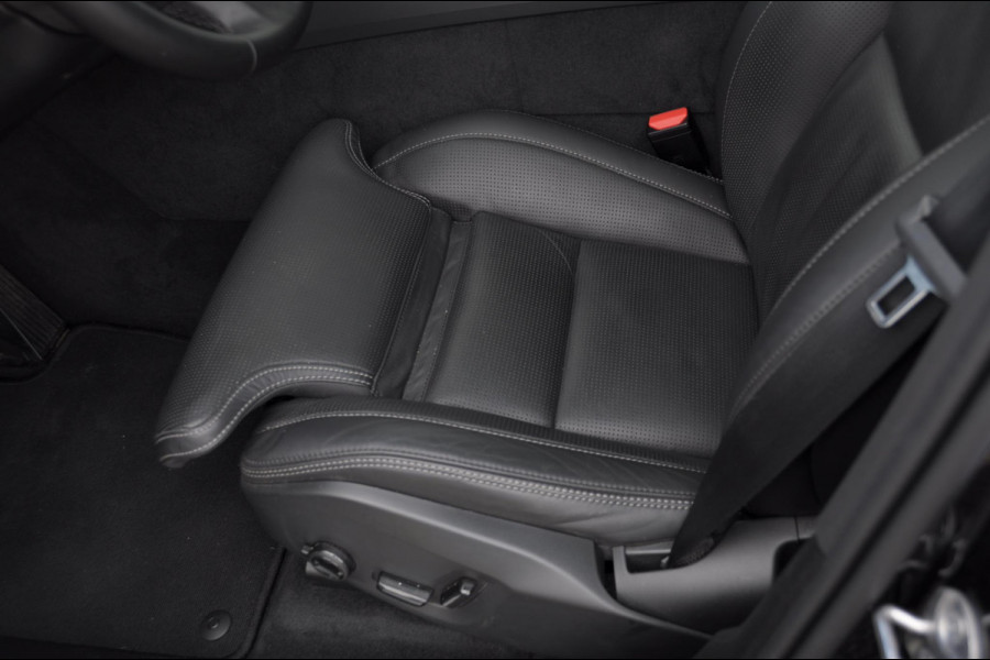 Volvo XC60 T6 350pk Automaat Plug-in AWD Ultra Black Edition Luchtvering/ Bowers & Wilkins/ Leder dashboard/ Adaptive cruise control/ Google infotainment/ 360Camera/ Keyless entry/