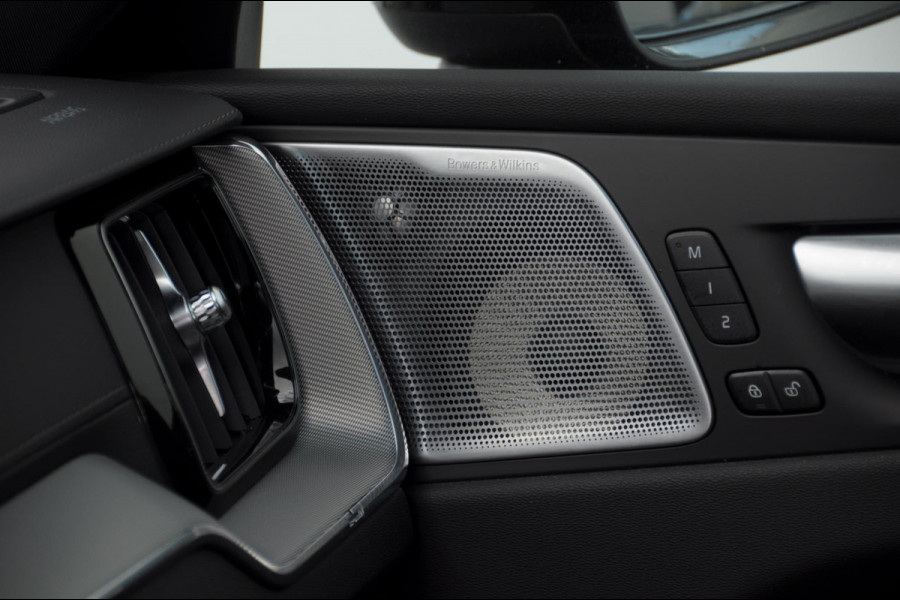 Volvo XC60 T6 350pk Automaat Plug-in AWD Ultra Black Edition Luchtvering/ Bowers & Wilkins/ Leder dashboard/ Adaptive cruise control/ Google infotainment/ 360Camera/ Keyless entry/