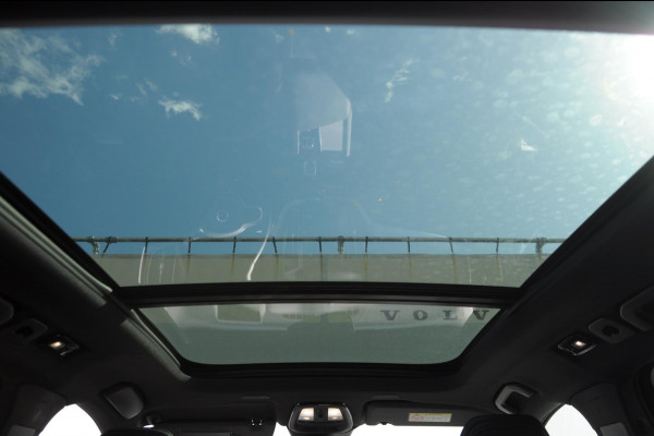 Volvo XC60 T6 350pk Automaat Plug-in AWD Ultra Black Edition Luchtvering/ Bowers & Wilkins/ Leder dashboard/ Adaptive cruise control/ Google infotainment/ 360Camera/ Keyless entry/