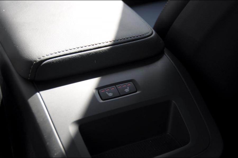Volvo XC60 T6 350pk Automaat Plug-in AWD Ultra Black Edition Luchtvering/ Bowers & Wilkins/ Leder dashboard/ Adaptive cruise control/ Google infotainment/ 360Camera/ Keyless entry/