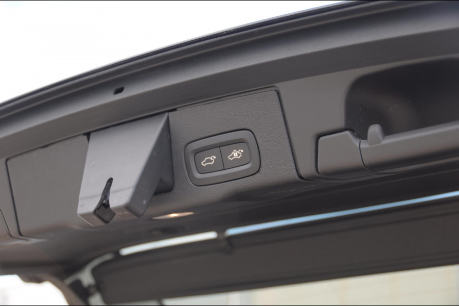 Volvo XC60 T6 350pk Automaat Plug-in AWD Ultra Black Edition Luchtvering/ Bowers & Wilkins/ Leder dashboard/ Adaptive cruise control/ Google infotainment/ 360Camera/ Keyless entry/