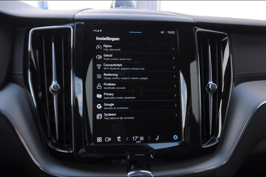 Volvo XC60 T6 350pk Automaat Plug-in AWD Ultra Black Edition Luchtvering/ Bowers & Wilkins/ Leder dashboard/ Adaptive cruise control/ Google infotainment/ 360Camera/ Keyless entry/