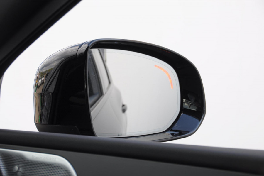 Volvo XC60 T6 350pk Automaat Plug-in AWD Ultra Black Edition Luchtvering/ Bowers & Wilkins/ Leder dashboard/ Adaptive cruise control/ Google infotainment/ 360Camera/ Keyless entry/