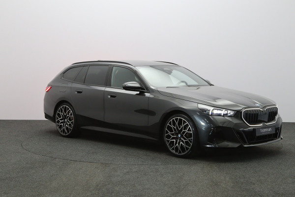 BMW 5 Serie Touring 530e xDrive 300 PK M Sport Pro Edition PHEV, Panoramadak, Trekhaak, H/K Sound, Head-Up