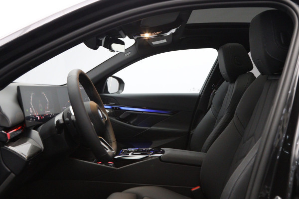 BMW 5 Serie Touring 530e xDrive 300 PK M Sport Pro Edition PHEV, Panoramadak, Trekhaak, H/K Sound, Head-Up