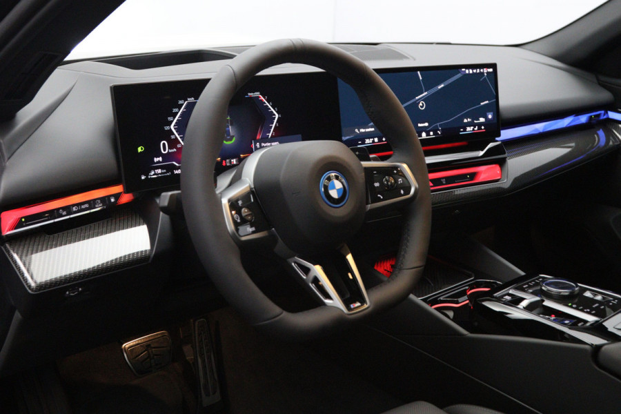 BMW 5 Serie Touring 530e xDrive 300 PK M Sport Pro Edition PHEV, Panoramadak, Trekhaak, H/K Sound, Head-Up