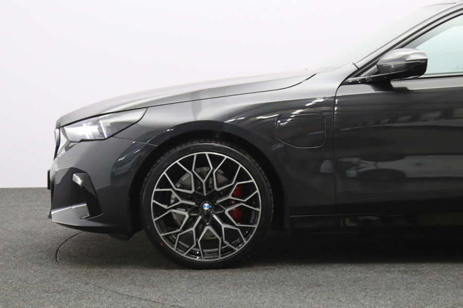 BMW 5 Serie Touring 530e xDrive 300 PK M Sport Pro Edition PHEV, Panoramadak, Trekhaak, H/K Sound, Head-Up