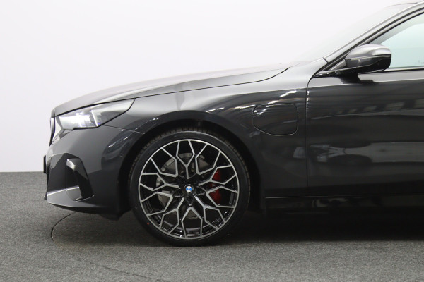 BMW 5 Serie Touring 530e xDrive 300 PK M Sport Pro Edition PHEV, Panoramadak, Trekhaak, H/K Sound, Head-Up