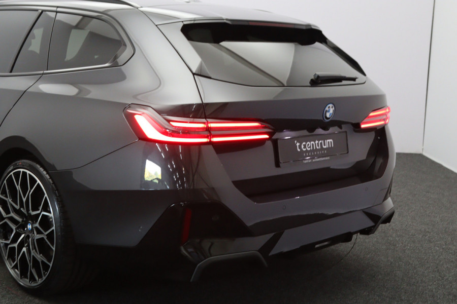 BMW 5 Serie Touring 530e xDrive 300 PK M Sport Pro Edition PHEV, Panoramadak, Trekhaak, H/K Sound, Head-Up