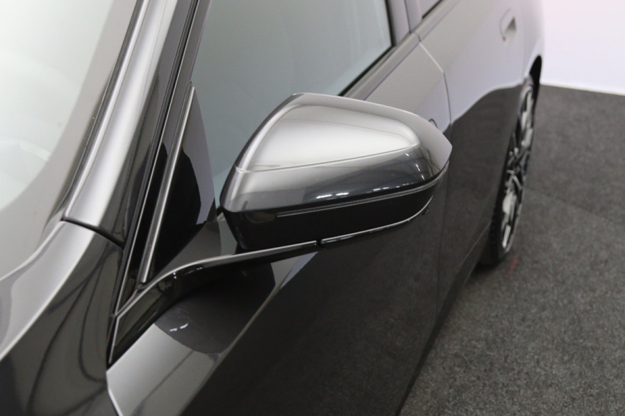 BMW 5 Serie Touring 530e xDrive 300 PK M Sport Pro Edition PHEV, Panoramadak, Trekhaak, H/K Sound, Head-Up