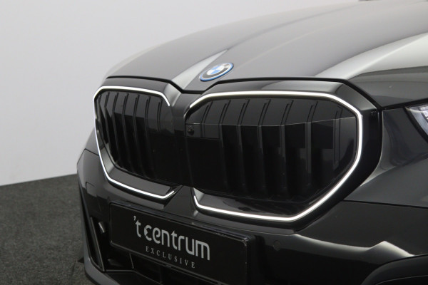 BMW 5 Serie Touring 530e xDrive 300 PK M Sport Pro Edition PHEV, Panoramadak, Trekhaak, H/K Sound, Head-Up