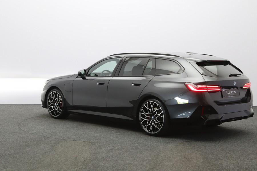 BMW 5 Serie Touring 530e xDrive 300 PK M Sport Pro Edition PHEV, Panoramadak, Trekhaak, H/K Sound, Head-Up