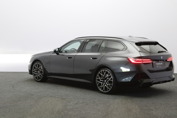 BMW 5 Serie Touring 530e xDrive 300 PK M Sport Pro Edition PHEV, Panoramadak, Trekhaak, H/K Sound, Head-Up