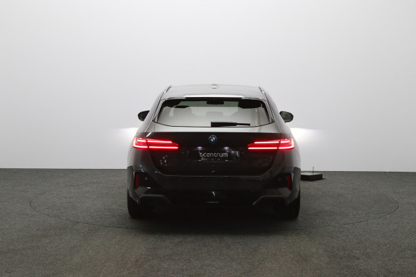 BMW 5 Serie Touring 530e xDrive 300 PK M Sport Pro Edition PHEV, Panoramadak, Trekhaak, H/K Sound, Head-Up