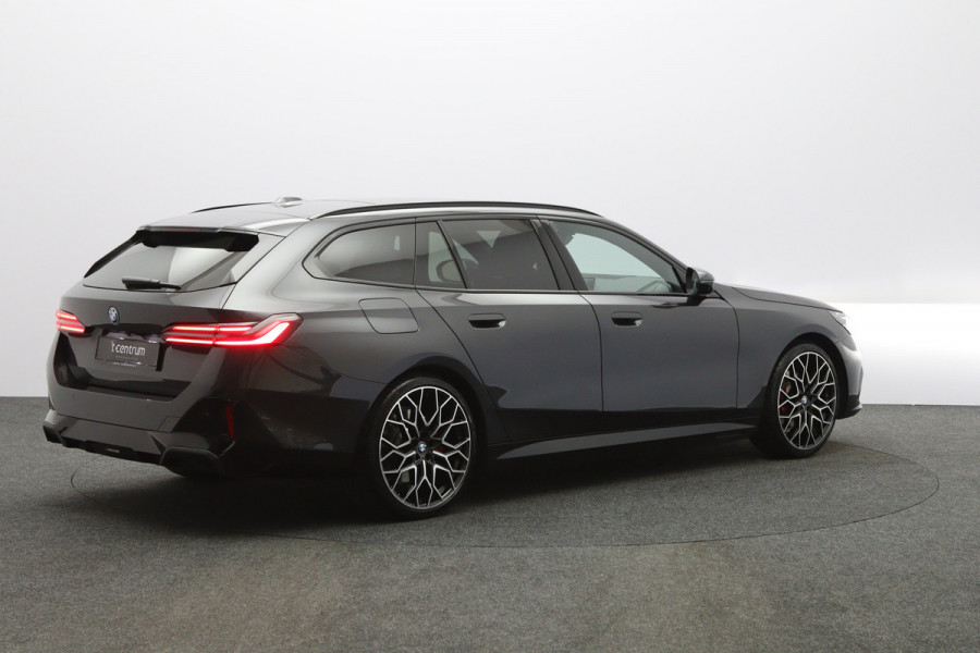 BMW 5 Serie Touring 530e xDrive 300 PK M Sport Pro Edition PHEV, Panoramadak, Trekhaak, H/K Sound, Head-Up