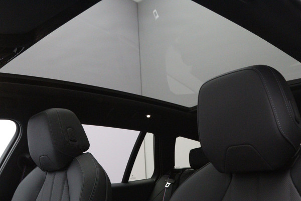 BMW 5 Serie Touring 530e xDrive 300 PK M Sport Pro Edition PHEV, Panoramadak, Trekhaak, H/K Sound, Head-Up