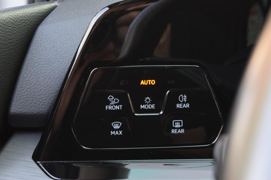 Volkswagen Golf 1.4 eHybrid|Cam.|Carplay|ACC|Stuur+stoelver.|Trekh