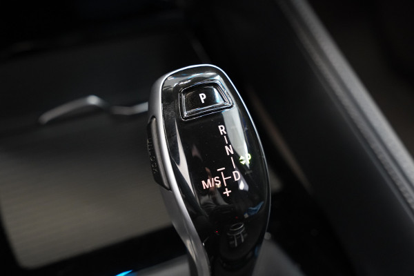 BMW X1 sDrive20i Executive Edition Cruise/Climate Head- UP NAP Trekhaak!
