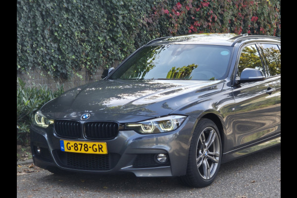 BMW 3 Serie Touring 320i M Sport Edition Panorama Apple CarPlay