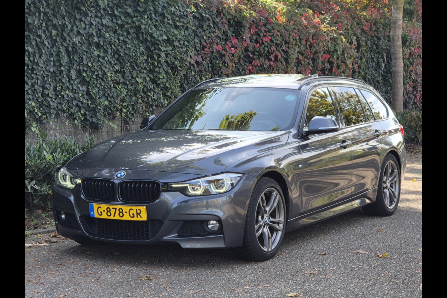 BMW 3 Serie Touring 320i M Sport Edition Panorama Apple CarPlay
