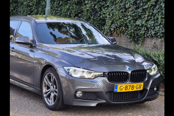 BMW 3 Serie Touring 320i M Sport Edition Panorama Apple CarPlay