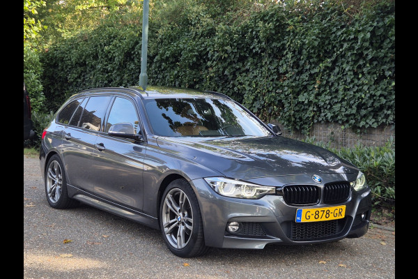 BMW 3 Serie Touring 320i M Sport Edition Panorama Apple CarPlay