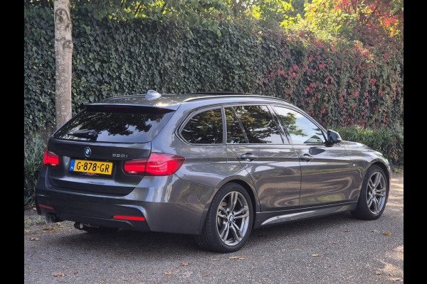 BMW 3 Serie Touring 320i M Sport Edition Panorama Apple CarPlay