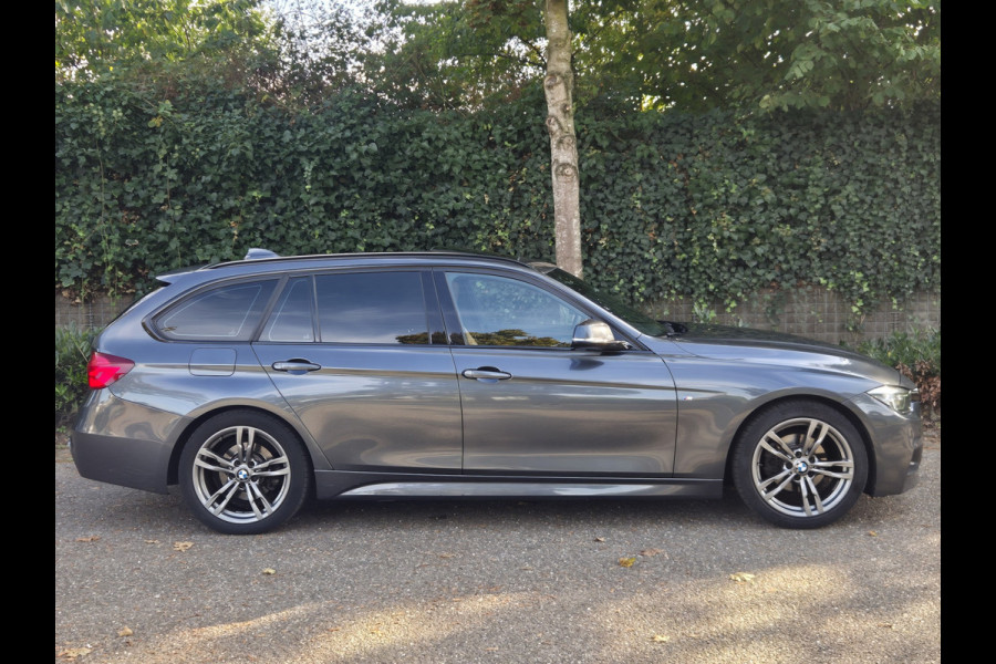 BMW 3 Serie Touring 320i M Sport Edition Panorama Apple CarPlay