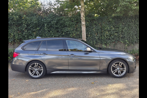 BMW 3 Serie Touring 320i M Sport Edition Panorama Apple CarPlay