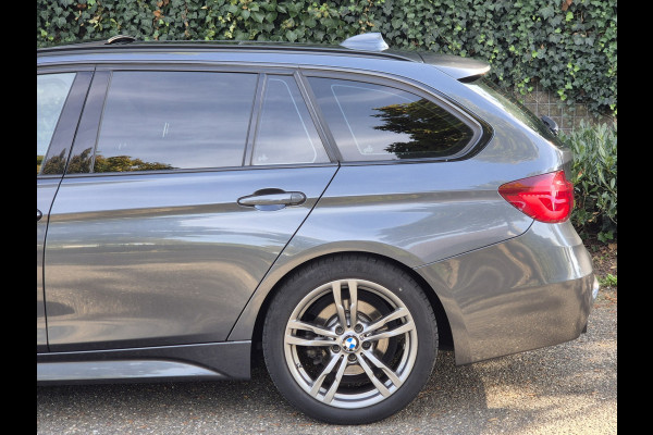 BMW 3 Serie Touring 320i M Sport Edition Panorama Apple CarPlay