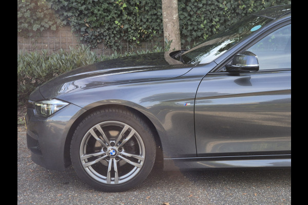 BMW 3 Serie Touring 320i M Sport Edition Panorama Apple CarPlay