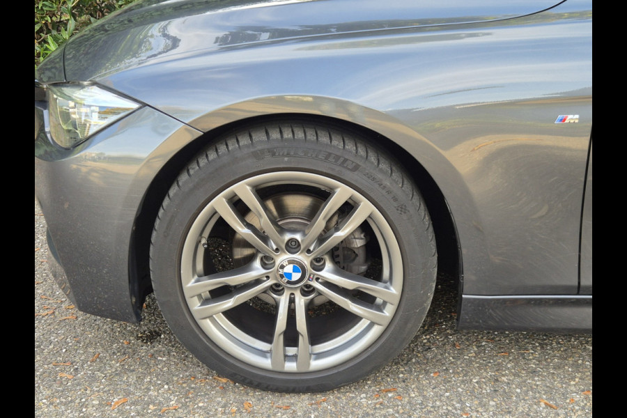 BMW 3 Serie Touring 320i M Sport Edition Panorama Apple CarPlay