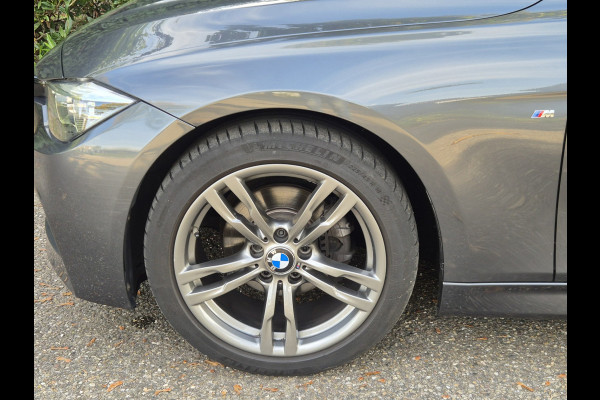 BMW 3 Serie Touring 320i M Sport Edition Panorama Apple CarPlay