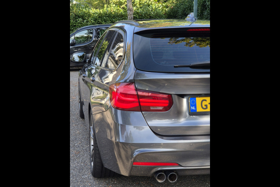 BMW 3 Serie Touring 320i M Sport Edition Panorama Apple CarPlay