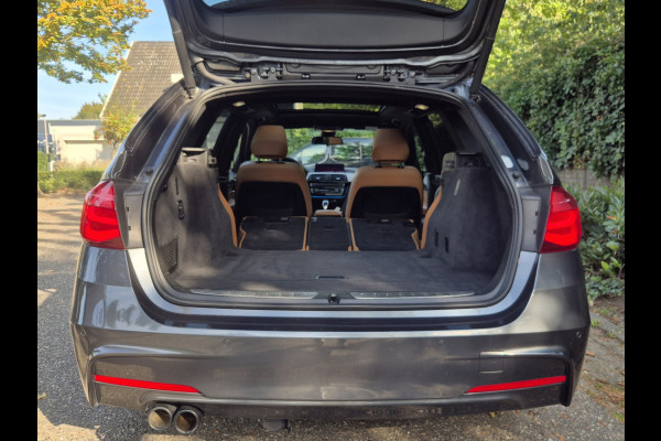 BMW 3 Serie Touring 320i M Sport Edition Panorama Apple CarPlay