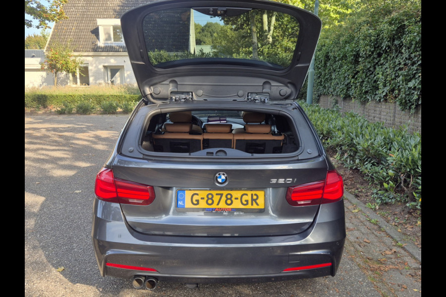 BMW 3 Serie Touring 320i M Sport Edition Panorama Apple CarPlay