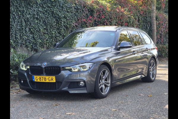 BMW 3 Serie Touring 320i M Sport Edition Panorama Apple CarPlay