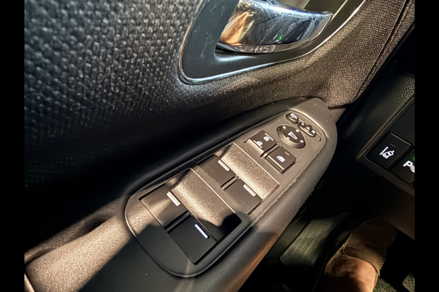 Honda HR-V 1.5 i-VTEC Executive Automaat. Pano. Camera. Nav. Trekhaak. Van eerste eigenaar met NAP.