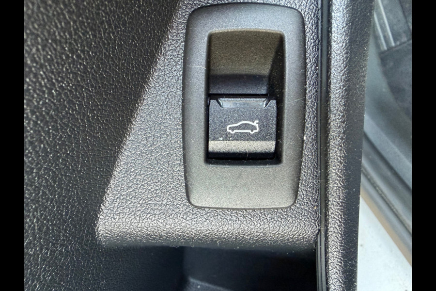 BMW X1 SDrive18i 136PK Aut. | Camera | Carplay | 19" M-Sport | Dealer Ond.