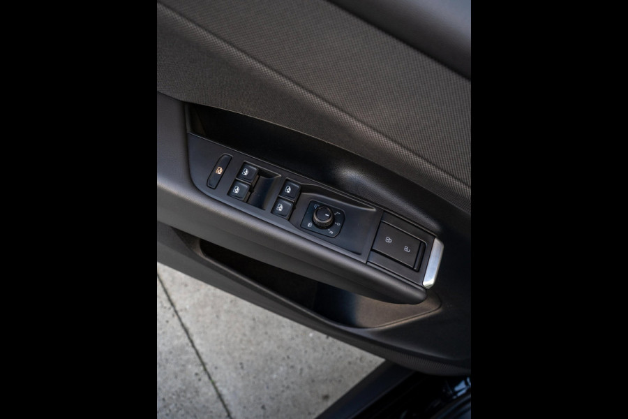 Volkswagen T-Roc 1.5 eTsi Automaat Life | Stoelverwarming | Camera | Adaptive Cruise