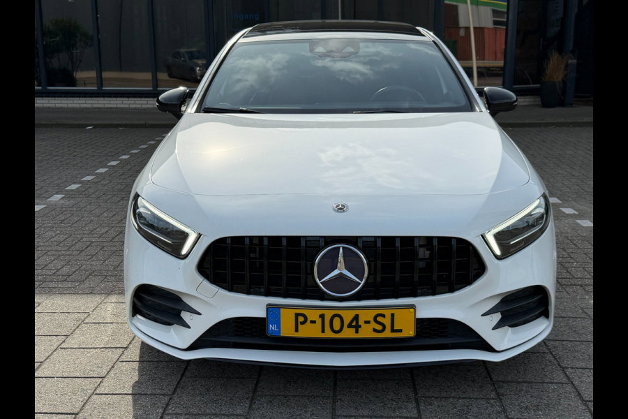 Mercedes-Benz A200 Premium AMG PAKKET l SFEERVERL. l PANO l TREKHAAK