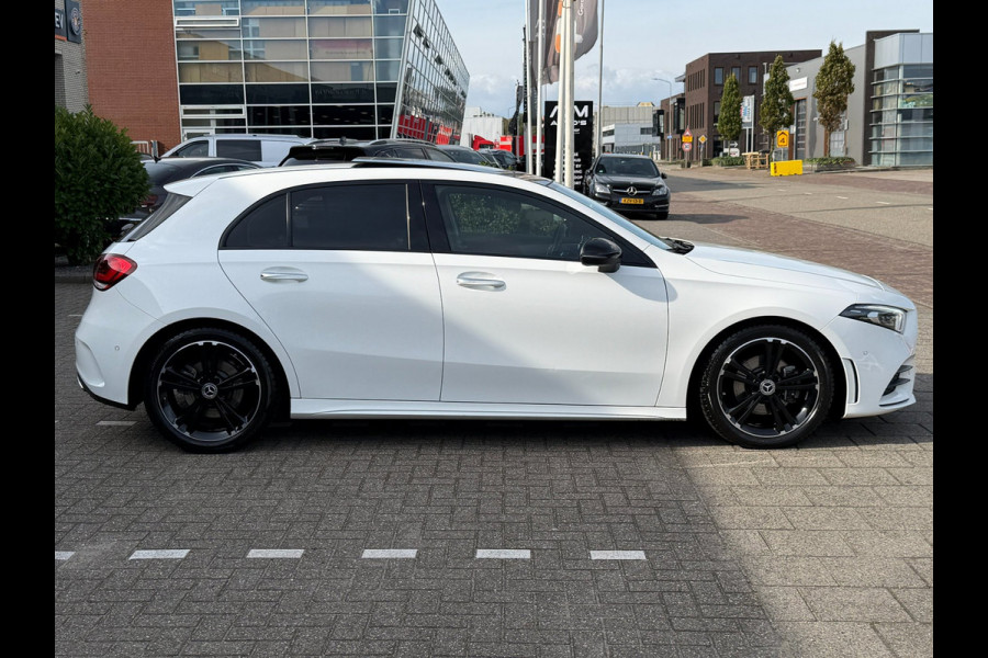 Mercedes-Benz A200 Premium AMG PAKKET l SFEERVERL. l PANO l TREKHAAK