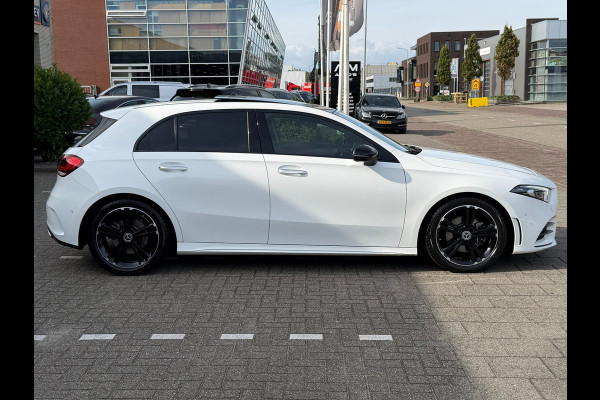 Mercedes-Benz A200 Premium AMG PAKKET l SFEERVERL. l PANO l TREKHAAK